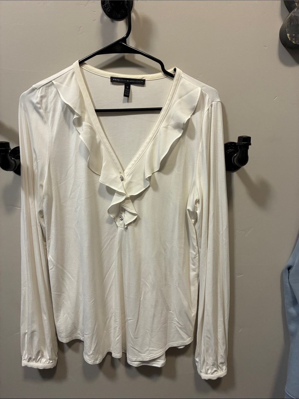 White House Black Market Cream Ruffle V-Neck Long Sleeve Blouse